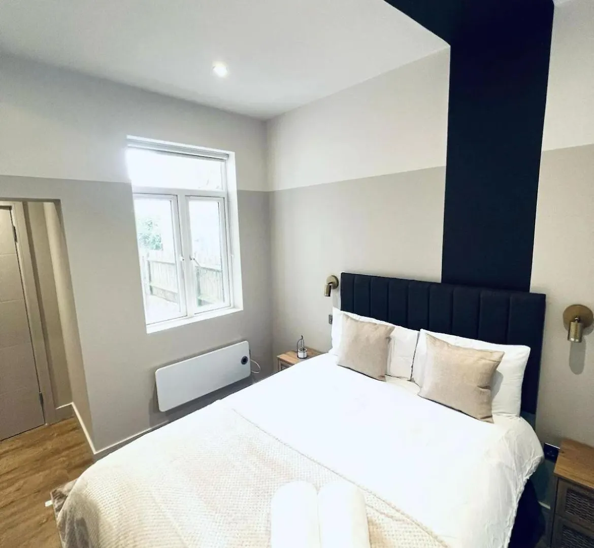 Aparthotel London South Charming Ensuite Look Like Hotel Designer Room United Kingdom