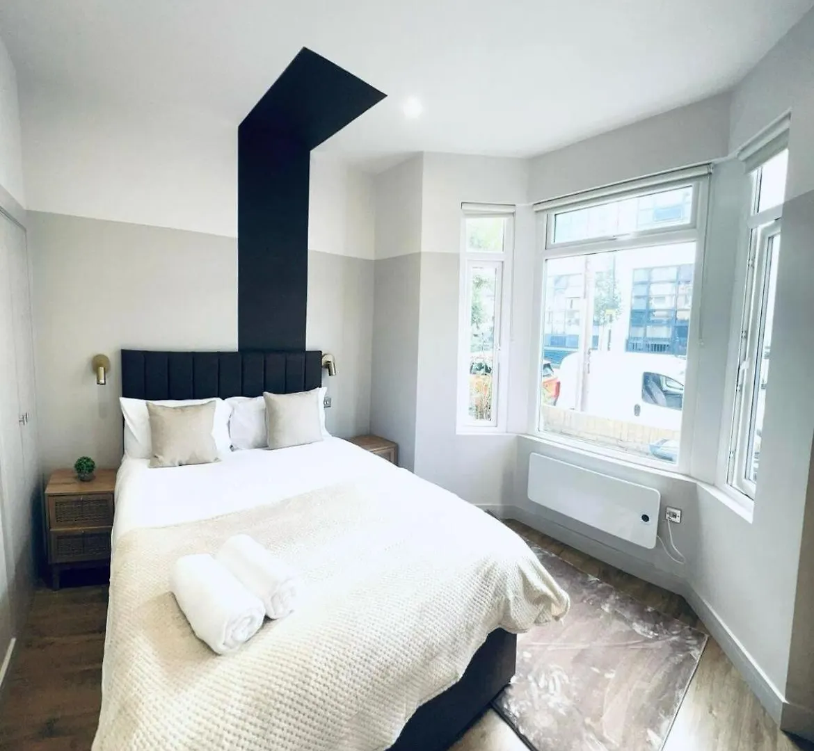 Hotel apartamentowy London South Charming Ensuite Look Like Hotel Designer Room