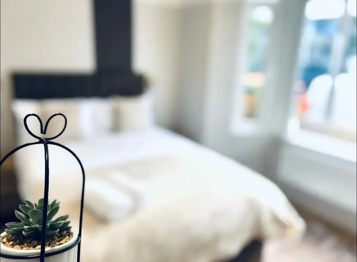 Hotel apartamentowy London South Charming Ensuite Look Like Hotel Designer Room